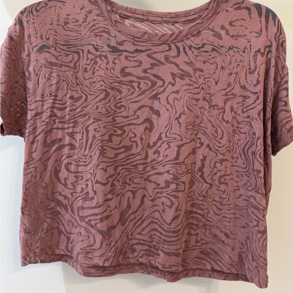 Lululemon Mauve cropped tee